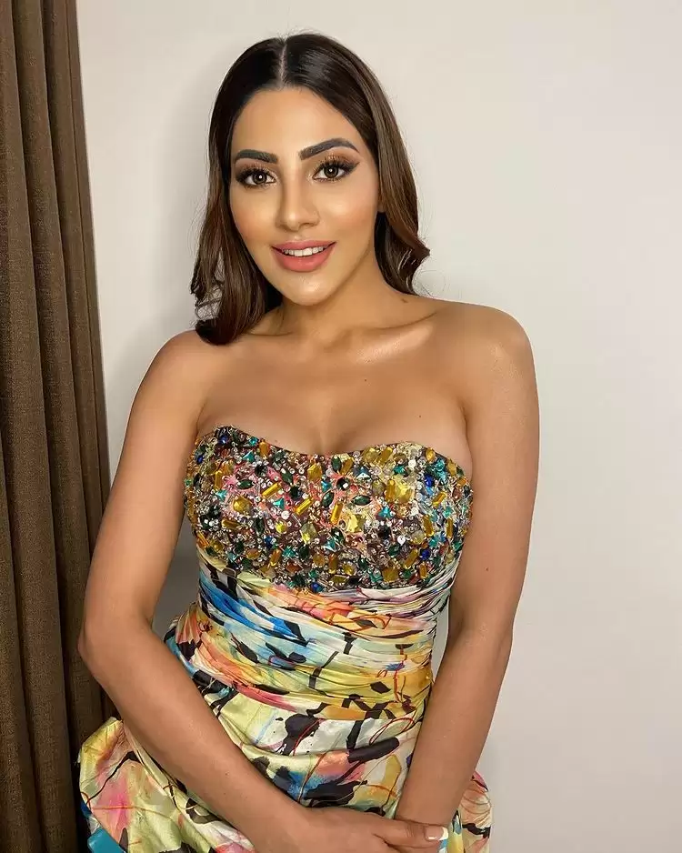 Nikki Tamboli Hot