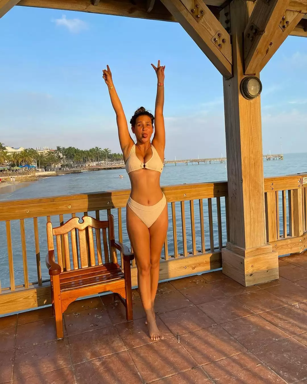Aisha Sharma ने हॉट फोटोशूट से मचाई सनसनी, तस्वीरें हुई वायरल