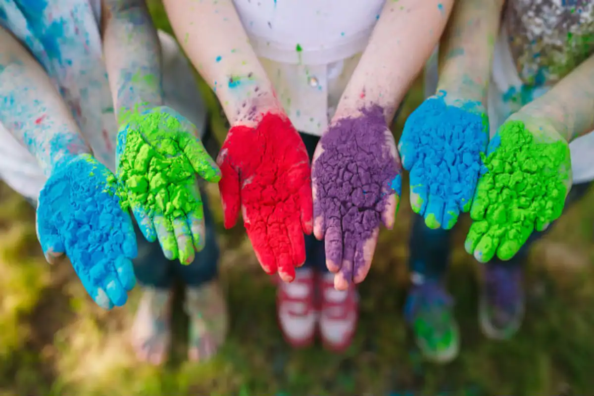 Holi Natural Colour: बाजार से न लाए रंग घर पर ही तैयार करें ये प्राकृतिक रंग