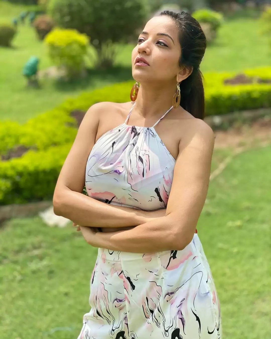 Monalisa ने फिर दिखाया अपना बोल्ड अनदाज़ , देखिए तस्वीरें