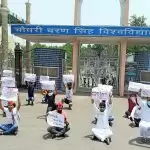मेरठ में यूनिवर्सिटी के एग्जाम रद करने की मांग हुई तेज