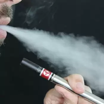 E-Cigarettes- क्या धूम्रपान करने वालों के लिए है एक सुरक्षित विकल्प?