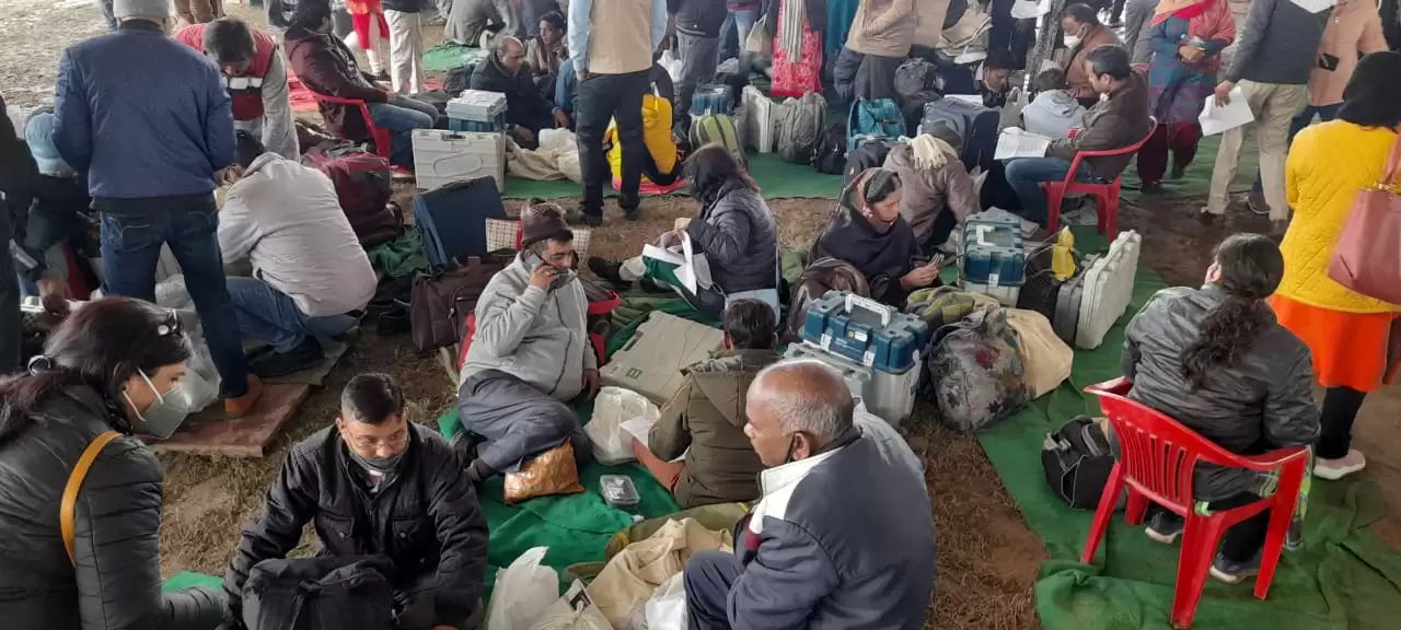 पहले चरण के लिए मतदान कल,केंद्रों पर पहुंची पोलिंग पार्टियां