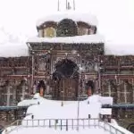 उत्तराखंड में बर्फबारी जारी,बद्रीनाथ धाम और फूलों की घाटी में 10 फुट बर्फ जमा