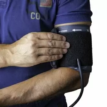 बीपी कंट्रोल करने के लिए नाशपाती, जामुन और सेब का करें सेवन