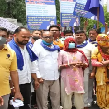 घर में घुसकर पुत्र की हत्या करने वाले दे रहे जान से मारने की धमकी