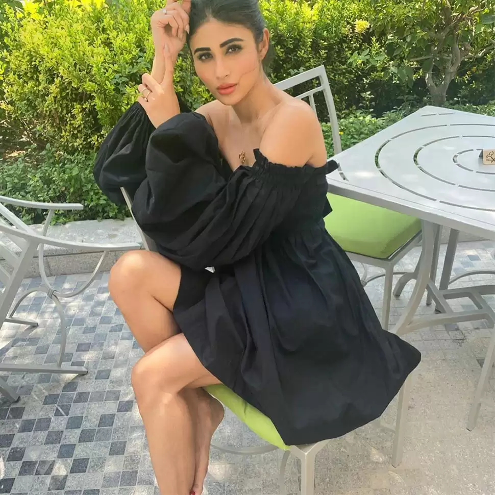 See Photos: Mouni Roy कर रही है अपना वेकेशन इंजॉय, मालदीव में आईं नजर