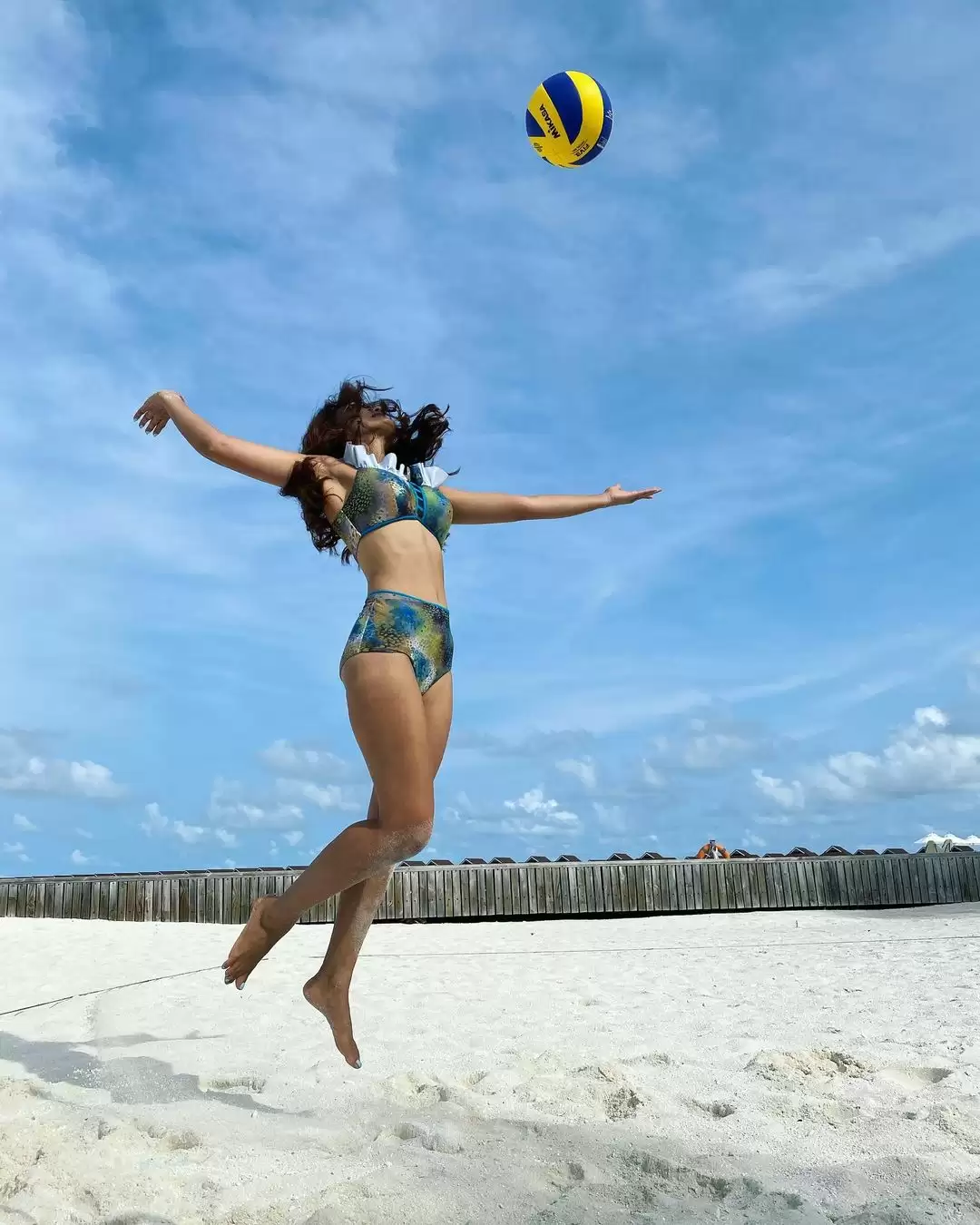 Surbhi Jyoti कर रही है अपना वेकेशन इंजॉय, मालदीव में आईं नजर