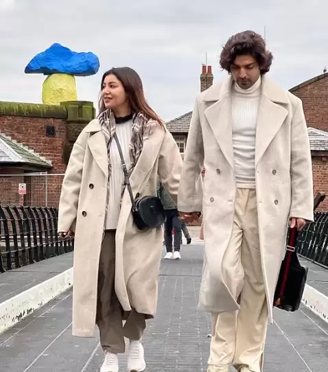 गुरमीत चौधरी और देबिना बनर्जी (Gurmeet Choudhary & Debina-Bonnerjee )लंदन में बिता रहे है रोमांटिक टाइम, देखे तस्वीरें