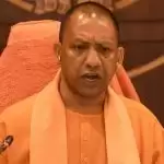 कोरोना वायरस की लड़ाई को कमज़ोर कर रहा विपक्ष: सीएम योगी