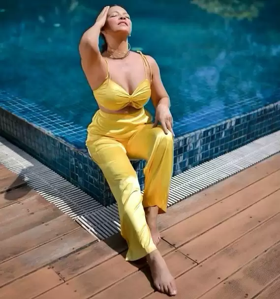 Ananya Panday की चाची Deanne Panday ने सोशल मीडिया पर चलाया अपना जादू, देखीये तस्वीरें
