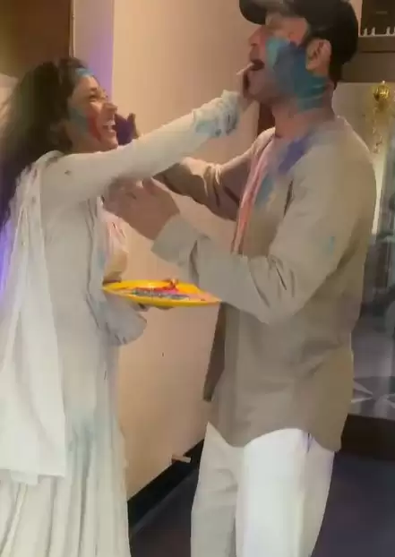TV Star Throwback Holi Pictures: टीवी के सितारे कुछ इस तरह करते है होली पर मस्ती!!