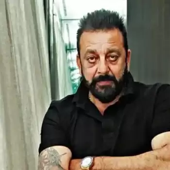 इलाज के दौरान एक्टिव हैं संजू बाबा