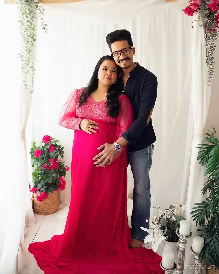 Bharti Singh ने बेबी बंप फ्लॉन्ट किया , देखे तस्वीरें!!