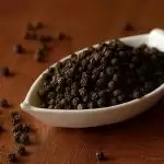 अगर सर्दी-जुकाम है तो काली मिर्च कर सकती है मदद, जाने इसके फायदे