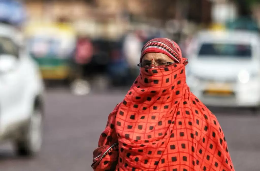 Weather News: बढ़ रही तेजी से गर्मी के बीच अब Heat Wave की चेतावनी