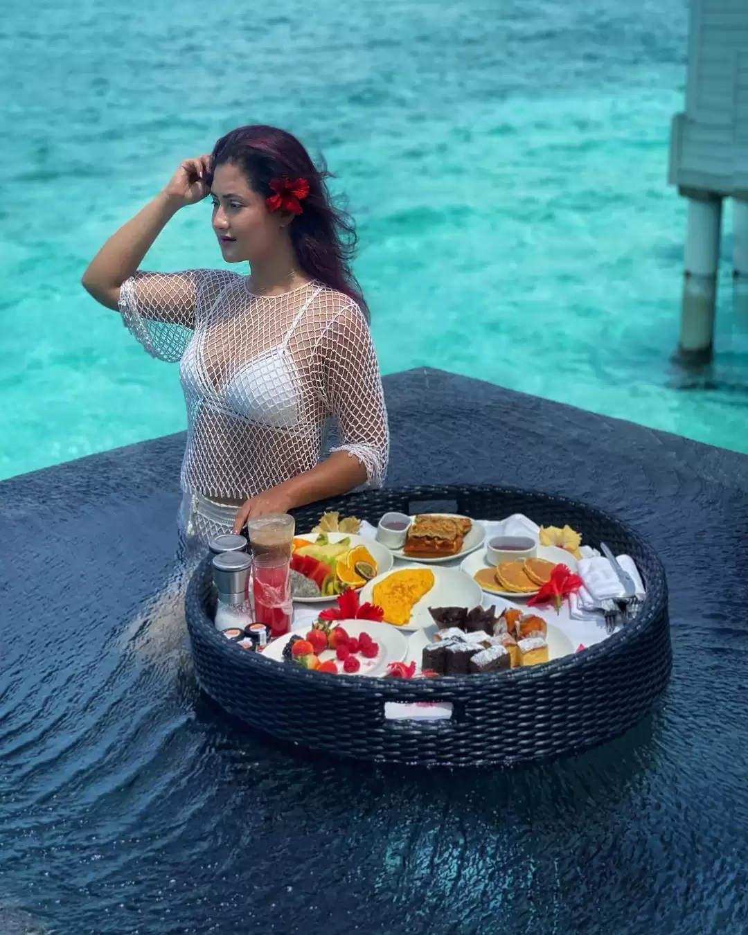 Rashmi Desai ने धड़काए फैंस के दिल, देखे तस्वीरें