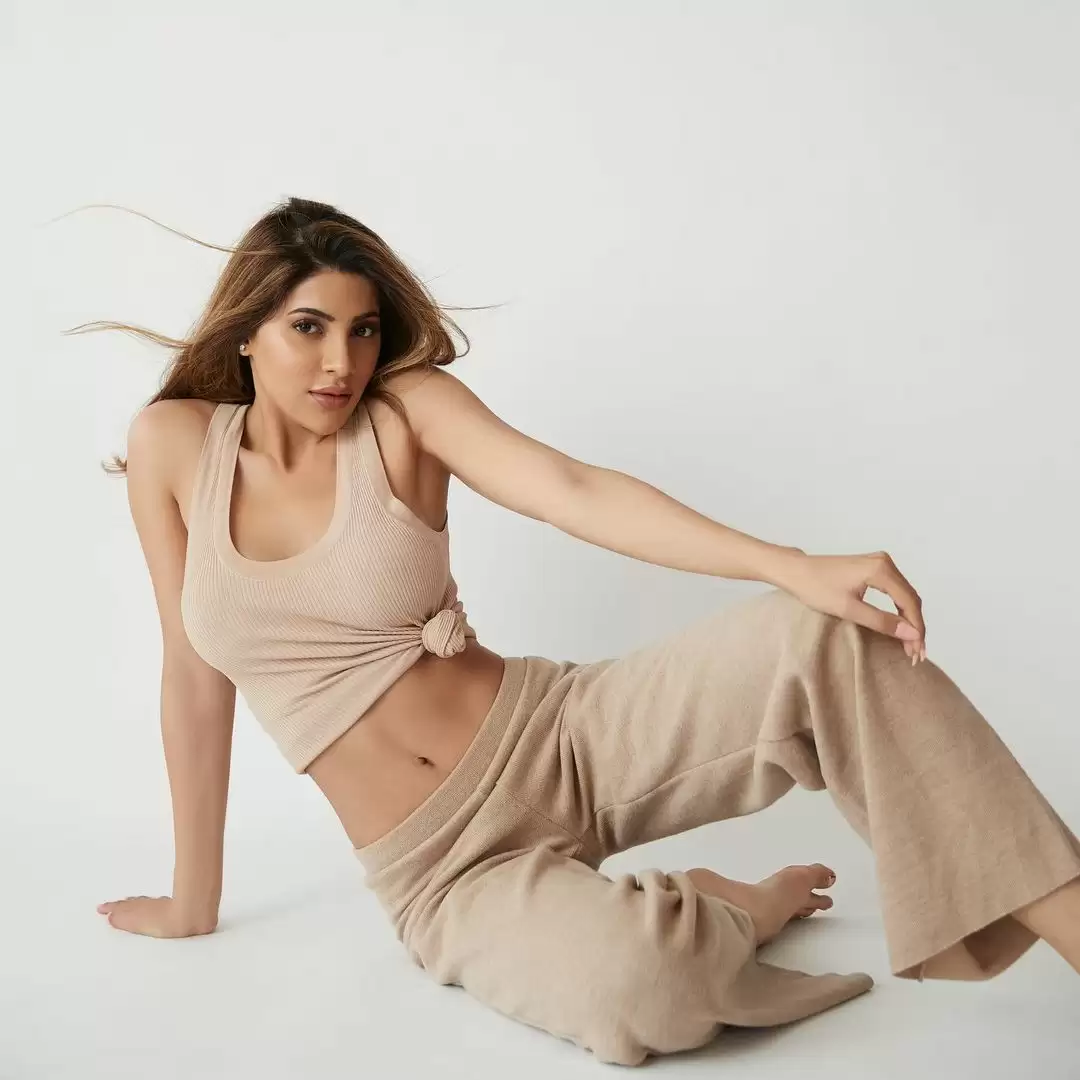 Nikki Tamboli है टीवी की सबसे बोल्ड बाला, देखे तस्वीरें