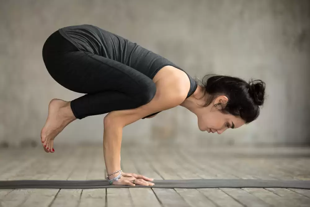 Crow pose)