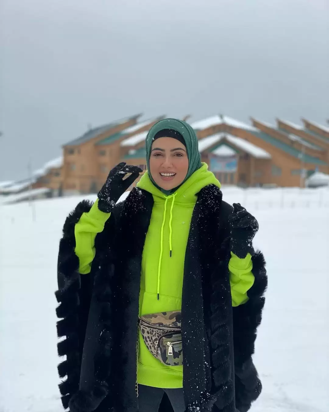 Sana Khan Honeymoon Pics: इस तरह सना खान ने अपने शौहर के साथ किया अपना हनीमून एंज्वॉय, देखे तस्वीरें