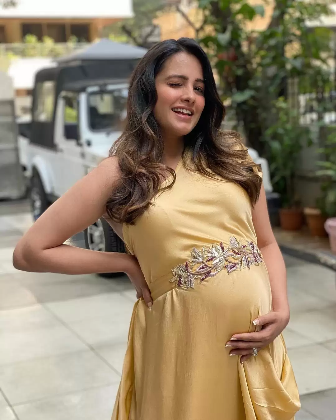 Anita Hassanandani ने शेयर कीं बेबी बंप के साथ बोल्ड तस्वीरें, देखे तस्वीरें