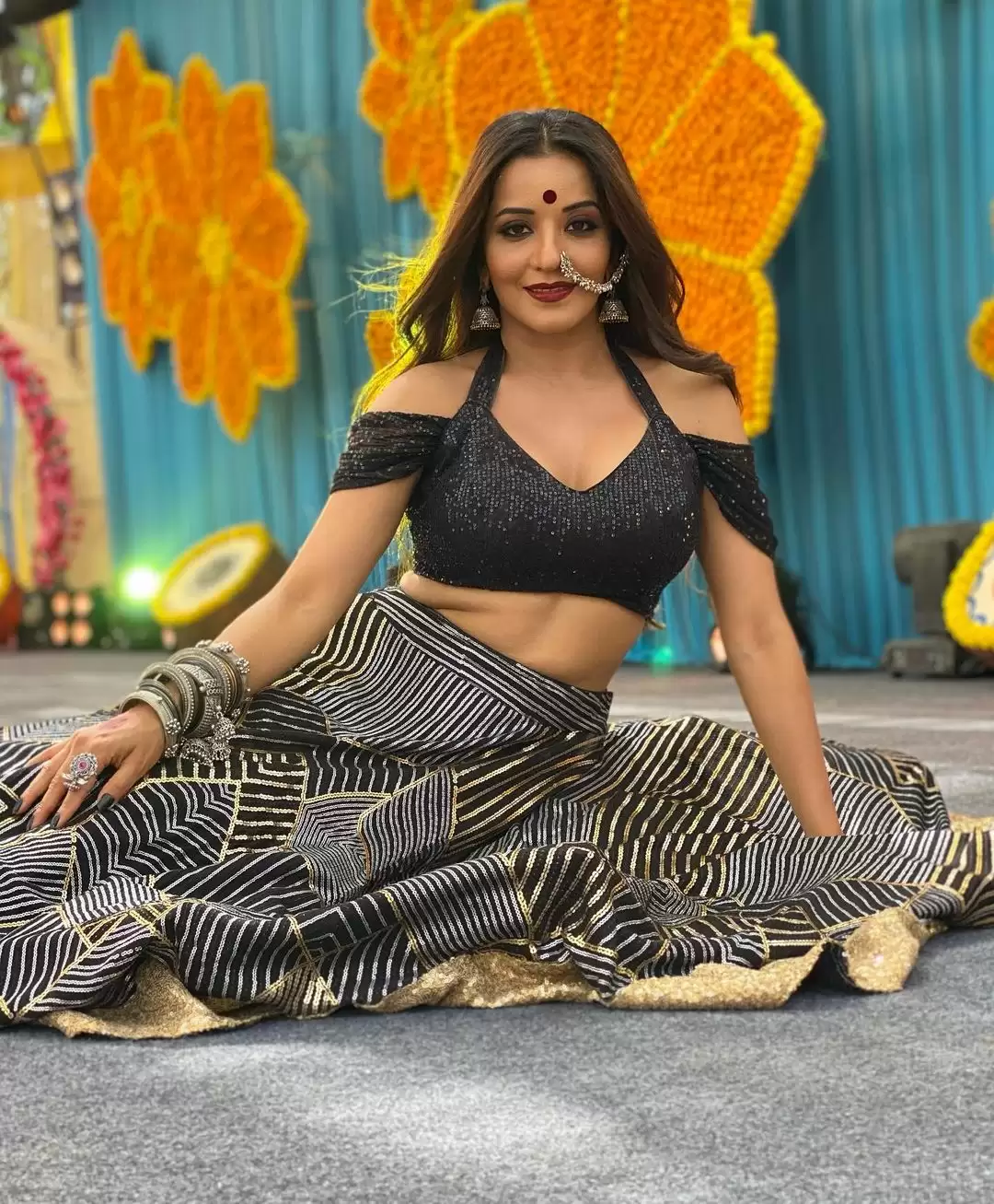 Monalisa ने देसी अंदाज में दिखाईं दिलकश अदाएं, देखिए तस्वीरें