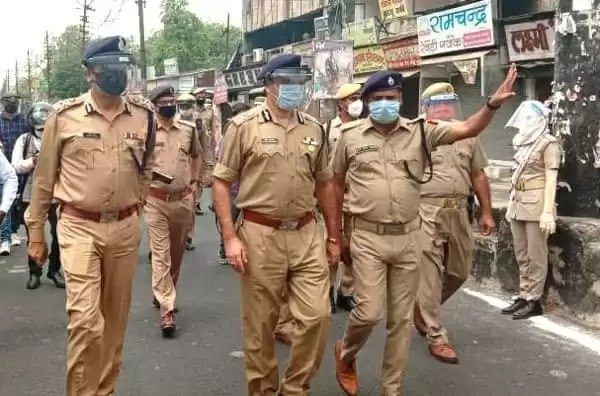 मेरठ में व्यापार खोलने की मांग, डीएम ने दी नसीहत अभी हालात ठीक नहीं