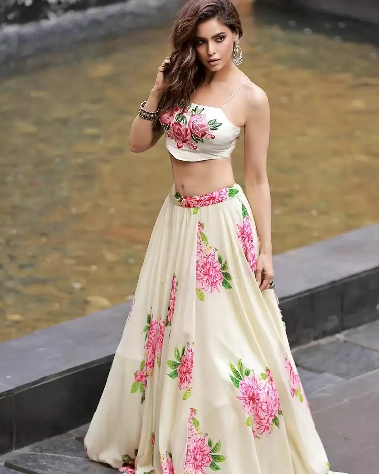 Aamna Sharif के किलर पोज़, देखते ही दीवाने हो जाएंगे!!