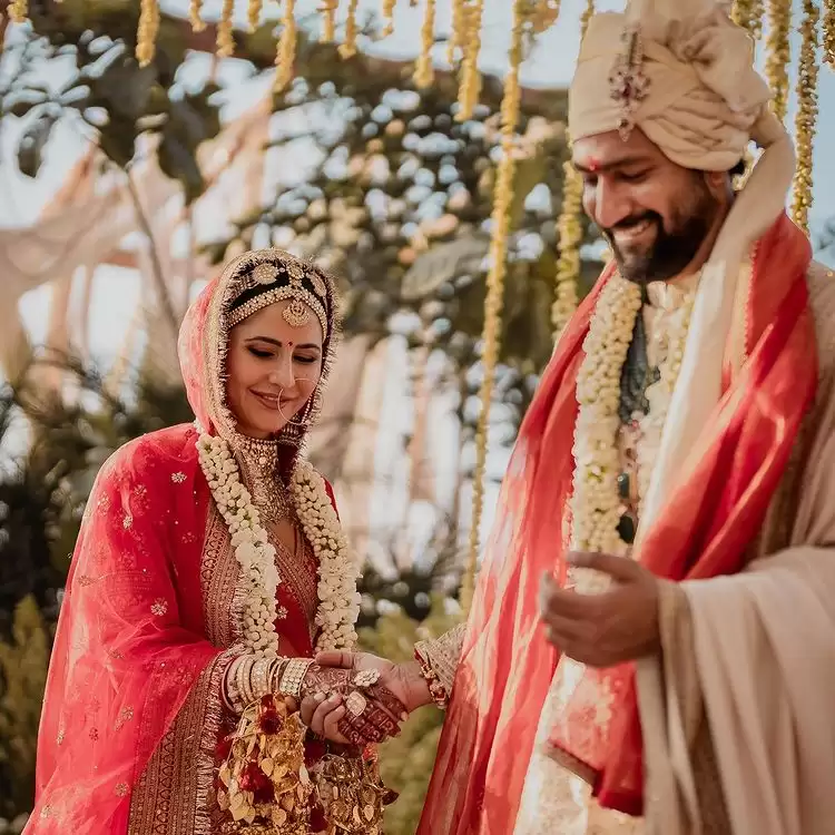 Vickat Wedding Pictures: कैटरीना और विक्की की ड्रीमी वेडिंग तस्वीरें हो रही है खूब वायरल, एक नज़र देखे !!