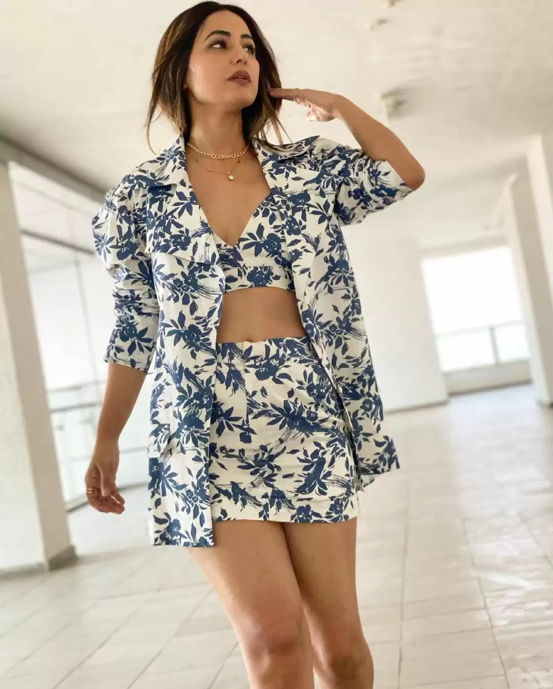 Hina Khan ने फिर मचाया सोशल मीडिया में धमाल, देखिये तस्वीरें