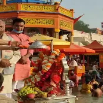 संघ प्रमुख मोहन भागवत ने की मां गंगा की पूजा