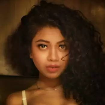 Model Sonali Haldar ने अपनी खूबसूरत तस्वीरों से बिखेरा इंटरनेट वर्ल्ड पे जादू