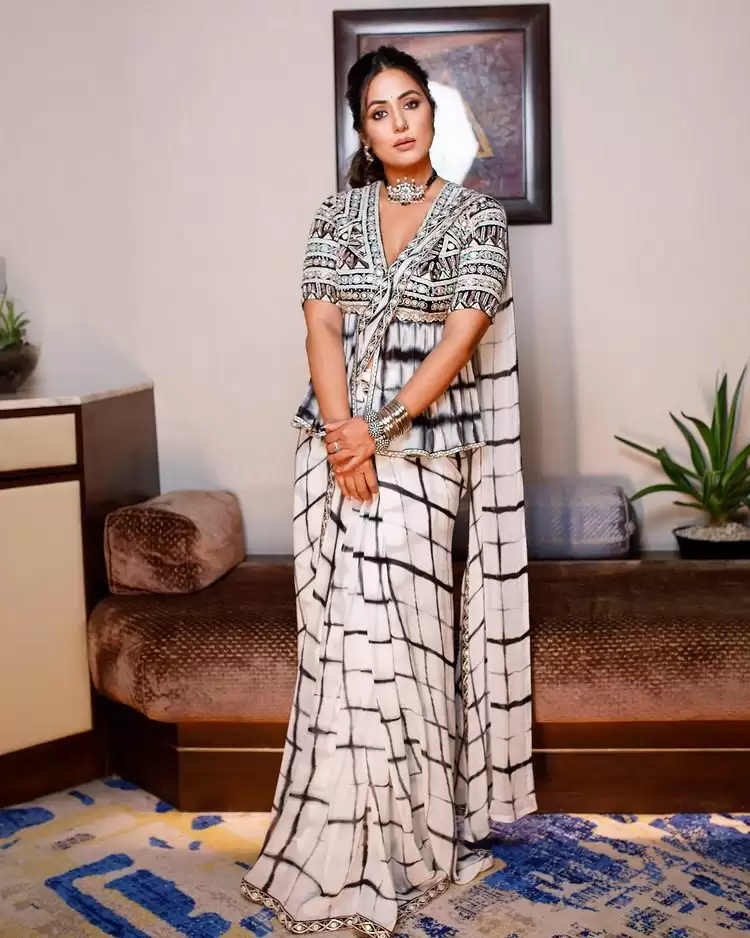 Hina Khan का ये ट्रेडिशनल लुक कर रहा है सबको दीवाना