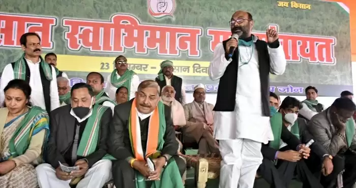 किसान दिवस पर नए कृषि कानून के खिलाफ कांग्रेस का ज़ोरदार प्रदर्शन