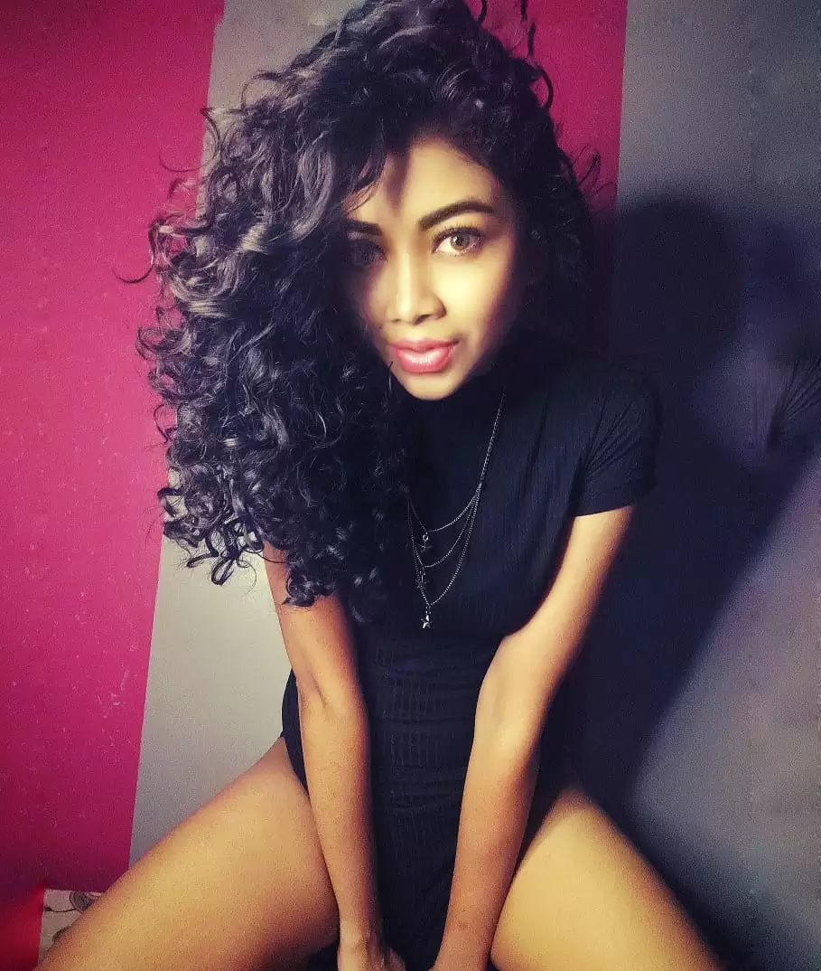 Model Sonali Haldar ने बिखेरीं अदाएं, आपका दिल धड़का देंगी ये तस्वीरें