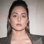 खास अंदाज में दिखीं Hina Khan, यहां देखे तस्वीरें