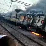 Burning Train Video: पैसेंजर बन गई ‘द बर्निग ट्रेन’,आग से बचने को कोच से कूदे यात्री