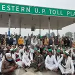 भड़का किसानों का आक्रोश, किया टोलों पर कब्जा