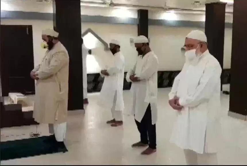 महाकाल से लेकर द्वारकाधीश तक उमड़ी श्रद्धालुओं की भीड़