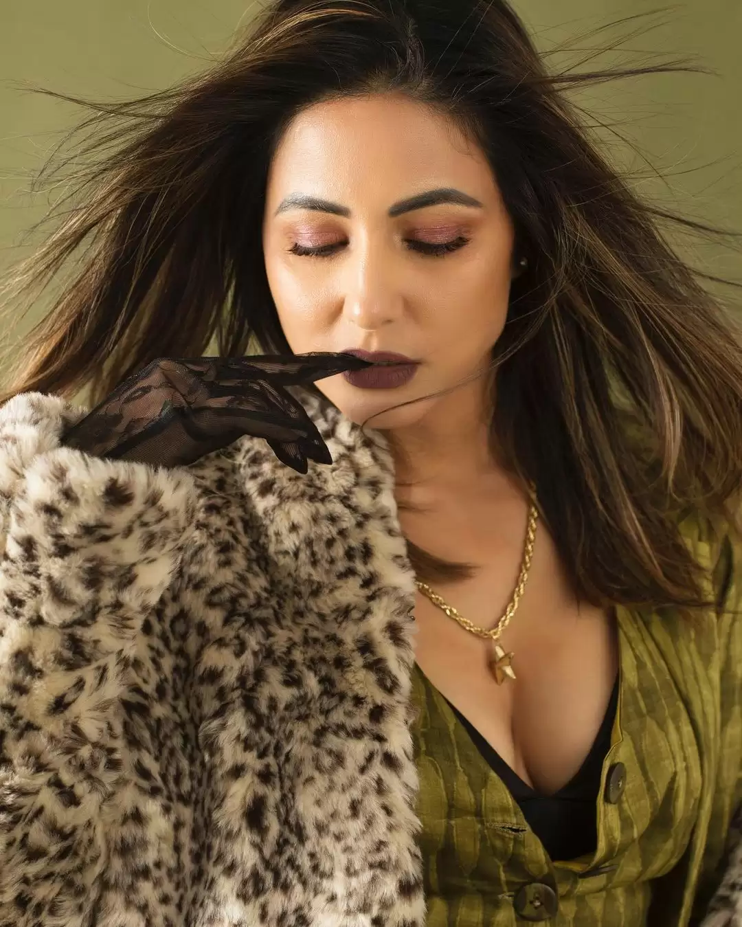 Hina Khan ने फिर बिखरे अपने जलवें, देखे तस्वीरें