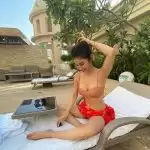 गार्डन फोटोशूट में मौनी रॉय ने ढाया गज़ब