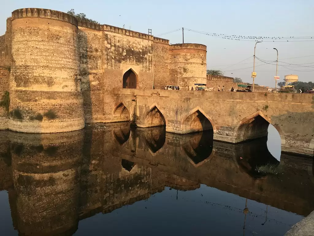 भरतपुर की इन जगहों पर जरूर जाएं, मिलेगा अलग अनुभव