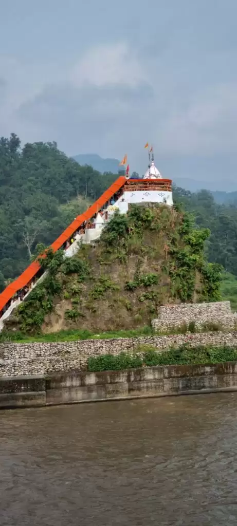 गिरिजा देवी मंदिर जहां कभी शेर भी किया करते थे परिक्रमा