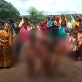 वस्त्रविहीन कर मासूम बच्चियों को गांव भर में घुमाया, कारण जानकर हैरान रह जाएंगे