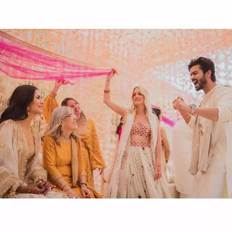 Vickat Wedding Pictures: कैटरीना और विक्की की ड्रीमी वेडिंग तस्वीरें हो रही है खूब वायरल, एक नज़र देखे !!