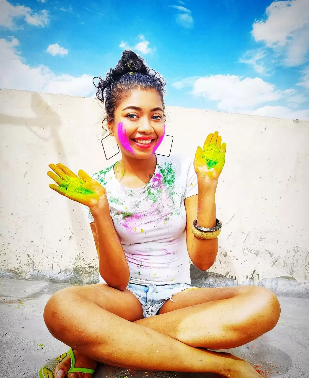 होली की मस्ती में डूबी Model Sonali Haldar