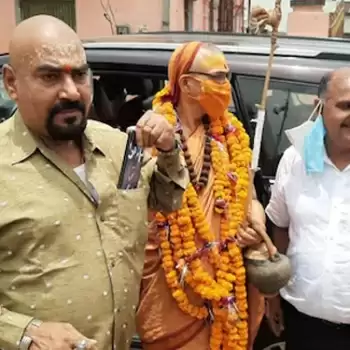 अयोध्या जमीन विवाद की निष्पक्ष जांच होने तक सस्पेंड हों चंपत राय