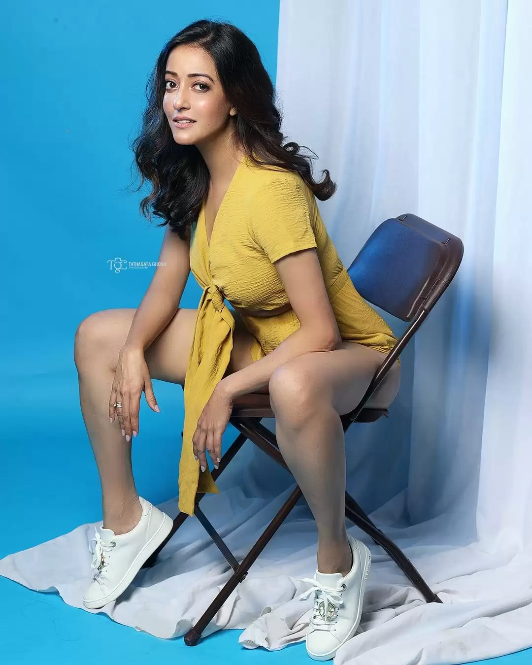 Raima Sen ने कराया बोल्ड Photoshoot, हर कोई उनकी अदा पर दिल हार रहा है