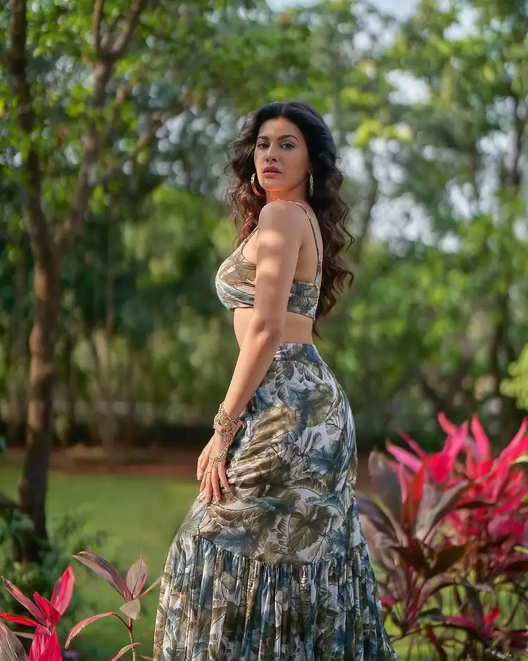 Amyra Dastur Hot Pictures