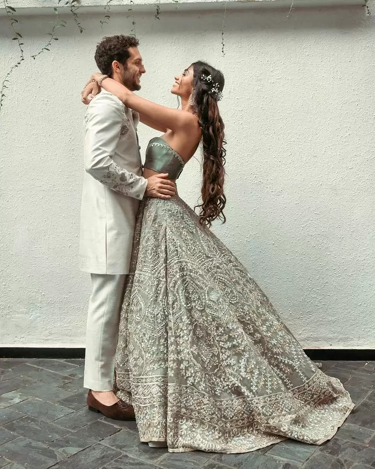 Alanna Panday ने मंगेतर संग किया रोमांस, देखे ये वायरल तस्वीरें